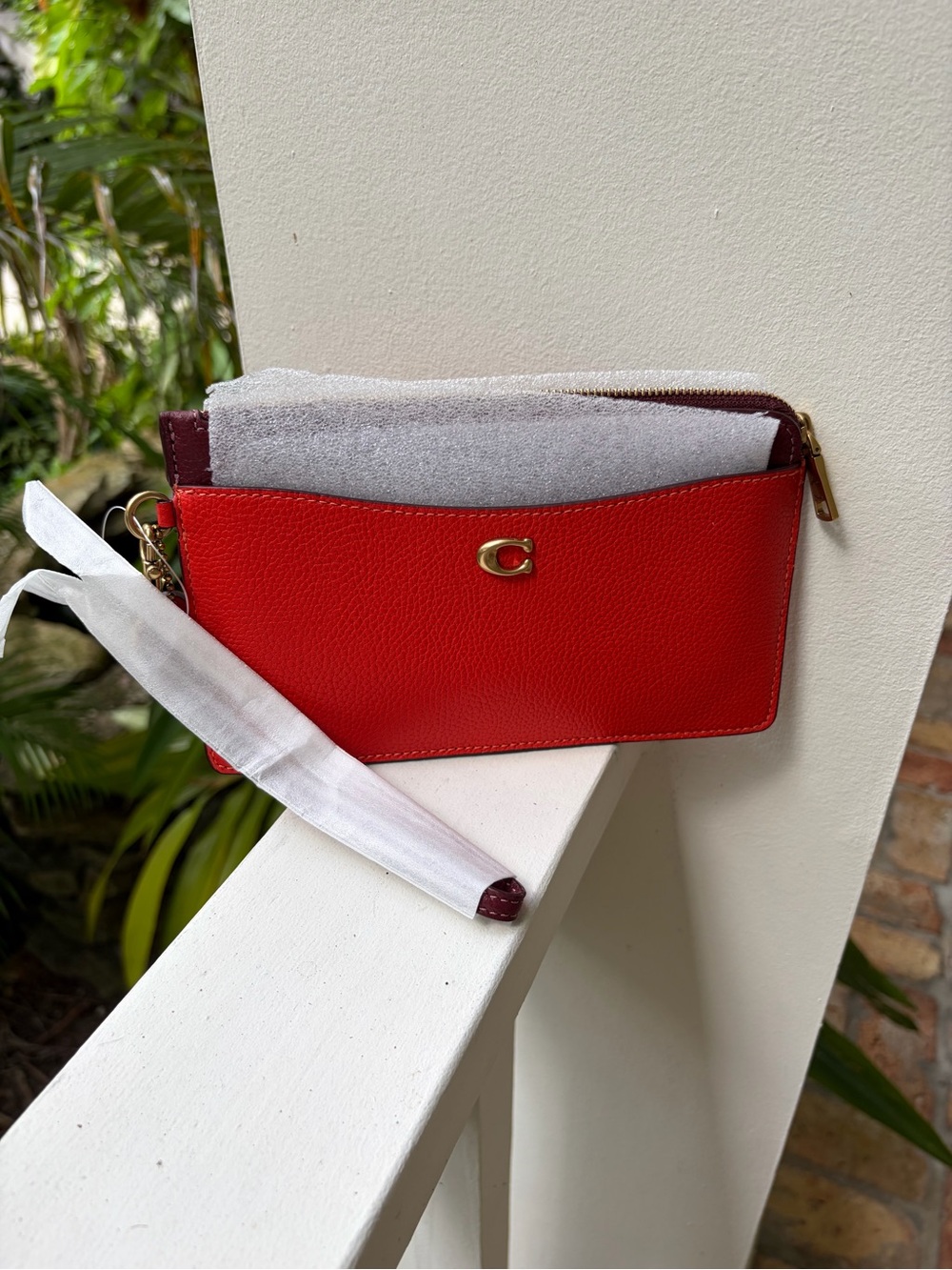 NEW COACH
WALLET WRISTLET